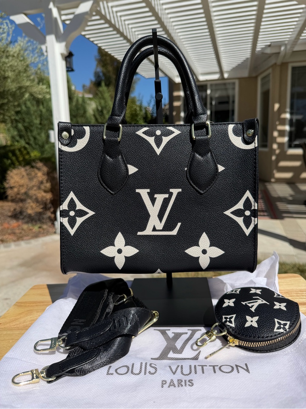 ✨COMING SOON✨ NEW LV Print Black & White Monogram OnTheGo Bag & Coin Purse
